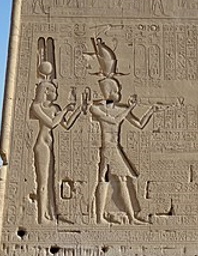 Bild Darstellung Kleopatra und Caesarion am Hathor-Tempel in Dendera, Oberägypten
